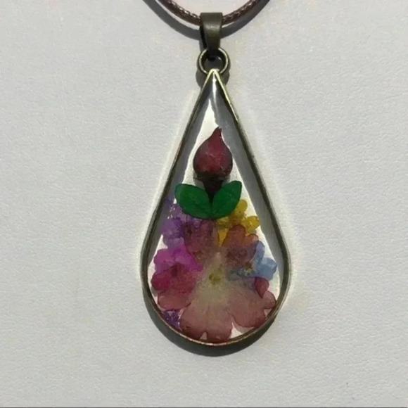 Colorful Real Dried Flowers Teardrop Necklace NWT - Picture 3 of 3